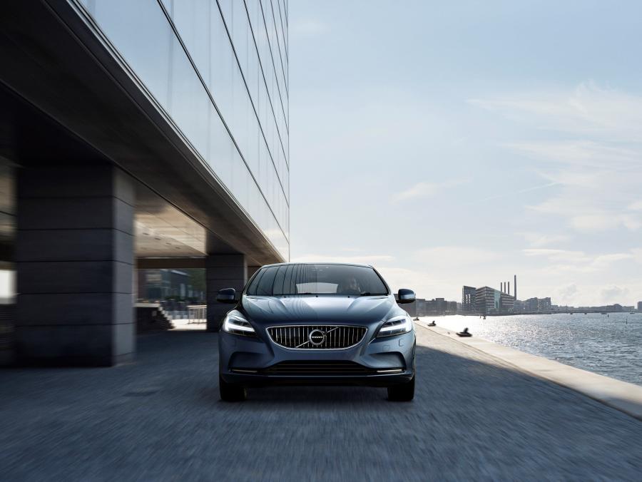  Volvo V40 T5 Inscription 2016 года  (фото 3 из 11)